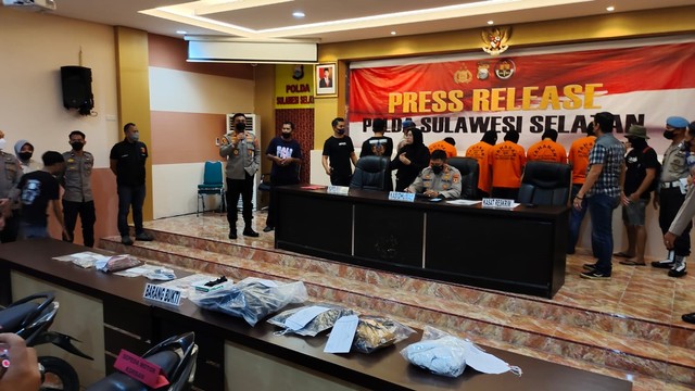 Polisi gelar konferensi pers kasus penembakan anggota Dishub Kota Makassar. Foto: Lody Aprianto/STR/kumparan