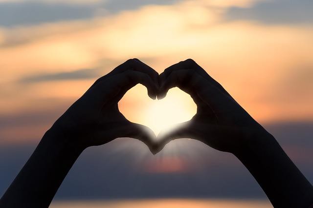 Caption tentang Cinta, Foto : Pixabay/PhotoMIX-Company