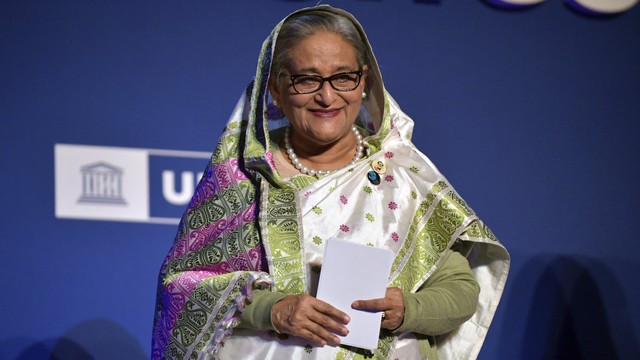 Perdana Menteri Bangladesh Sheikh Hasina memberikan pidato selama perayaan 75 tahun Organisasi Pendidikan, Ilmu Pengetahuan dan Kebudayaan Perserikatan Bangsa-Bangsa (UNESCO) di markas besar UNESCO di Paris pada 12 November 2021. Foto: Julien De Rosa / POOL / AFP