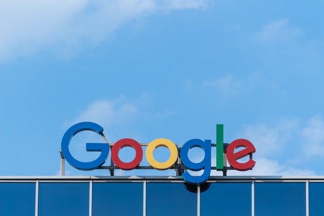 Google perusahaan search engine yang berdiri pada tahun 1998. Foto: Unsplash