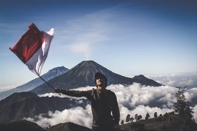 Ilustrasi bendera merah putih sebagai Identitas Nasional Indonesia. Foto: Pexels