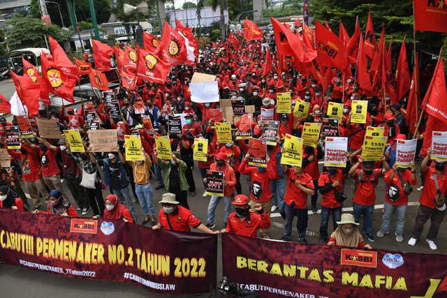 5 Tuntutan Pekerja di Hari Buruh: Tolak UU Cipta Kerja hingga Setop PHK Sepihak (95984)