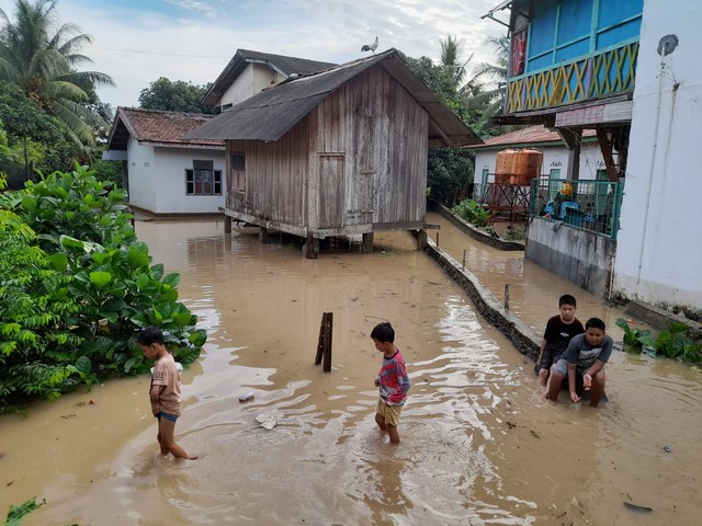 Banjir di Muara Enim, Sumsel. Foto: Istimewa