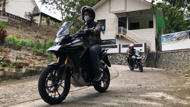 Sejumlah jurnalis di Kalbar mengikuti Honda CB150 X Xplore Kapuas yang digelar Astra Motor Kalbar. Foto: Leo Prima/Hi!Pontianak