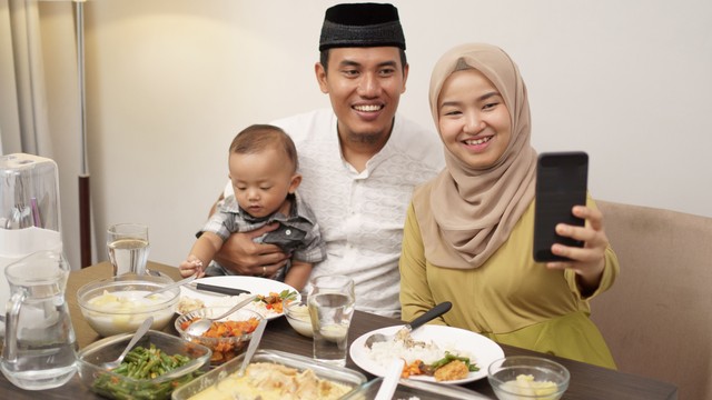 10 Ide Ucapan Selamat Hari Raya Idul Fitri untuk Keluarga dan Sahabat. Foto: Odua Images/Shutterstock