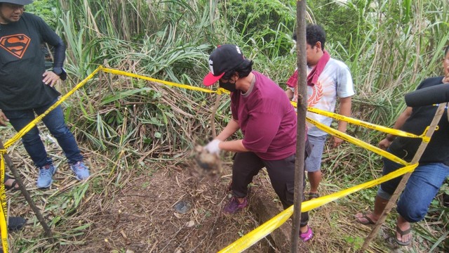 Lokasi penemuan tengkorak dan tulang belulang diduga anak korban pembunuhan di bawah jembatan tol Semarang-Bawen.  Foto: Intan Alliva Khansa/kumparan