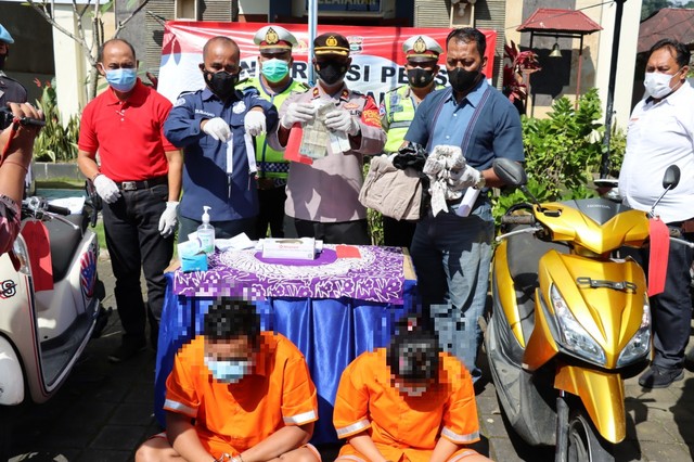 Pasutri yang tertangkap melakukan pencurian sepeda motor di Tabanan, Bali - IST