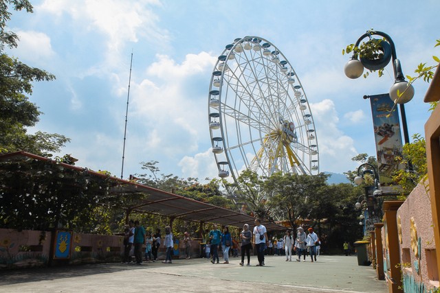 Beragam wahana di JungleLand Indonesia. Foto: Rido Fadilah/Shutterstock