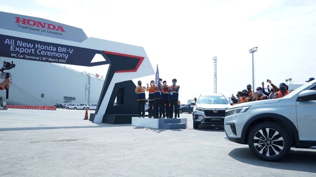 PT Honda Prospect Motor melepas sejumlah unit ekspor All New BR-V ke sejumlah negara di Pelabuhan Tanjung Priok, Rabu (16/3/2022). Foto: Sena Pratama/kumparan