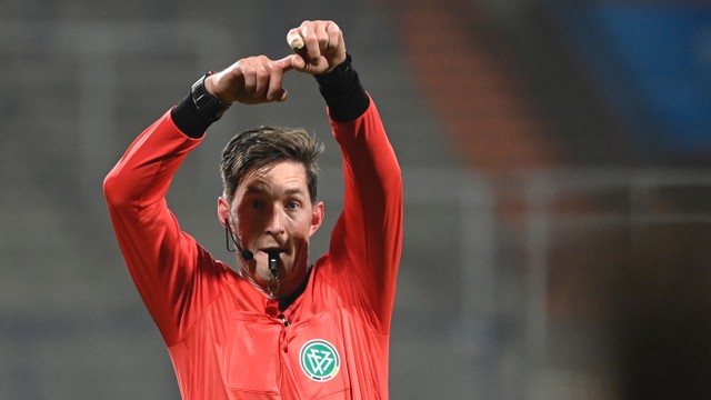 Wasit Liga Jerman, Matthias Joellenbeck. Foto: Ina Fassbender/AFP