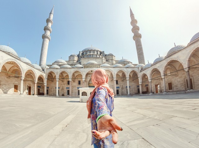 Ilustrasi traveler perempuan muslim. Foto: frantic00/Shutterstock