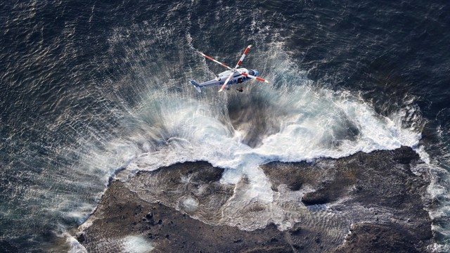Foto: Jepang Lakukan Pencarian Korban Kapal Wisata Kazu I di Perairan Hokkaido | kumparan.com