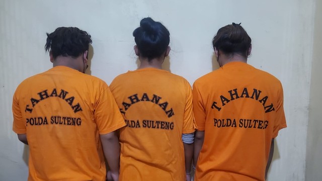 Tiga muncikari saat diamankan di Mapolda Sulteng, Jumat (25/3). Foto: Dok Polda Sulteng 