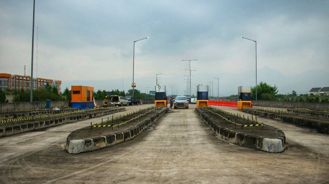 Exit Tol KM 149 Gedebage difungsikan untuk mengurai kemacetan di Gerbang Tol Cileunyi. FOTO: Humas Pemkot Bandung