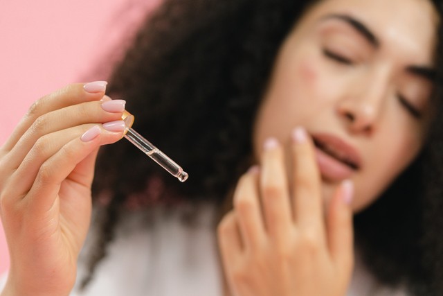 Rekomendasi Lip Serum Terbaik untuk Mencerahkan Bibir. Foto: pexels