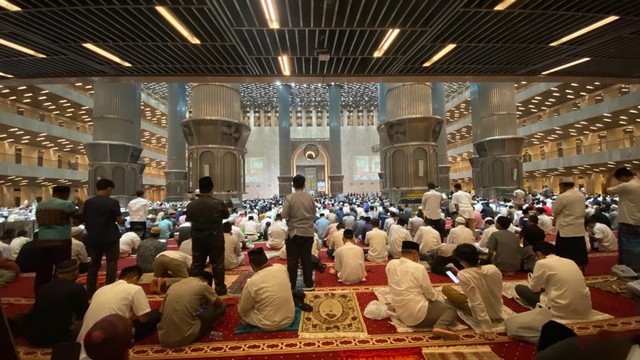 Suasana Masjid Istiqlal, Jakarta Foto: Soni Insan Bagus/kumparan
