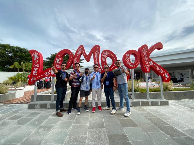 Para pemenang undian Grand Prize MotoGP Mandalika dari Shell Indonesia sampai di Lombok. Foto: dok. Shell Indonesia