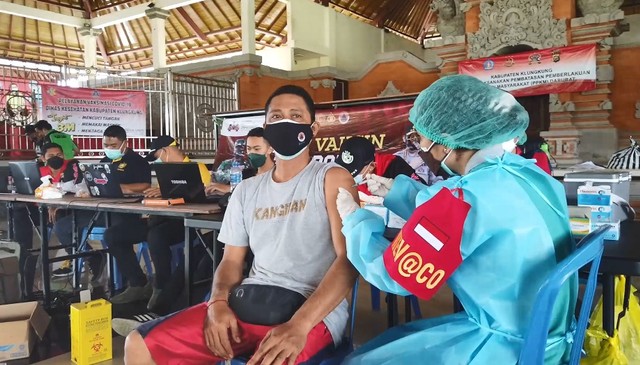Pelaksanaan vaksinasi booster di Bali - IST