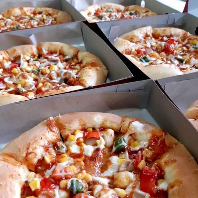 Piza Tuna milik Reo Indah Catering siap dipasarkan. Foto : Istimewa