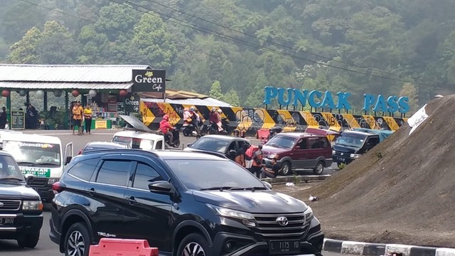 Arus Balik, Jalur Puncak Pass Arah Jakarta Macet | Kumparan.com