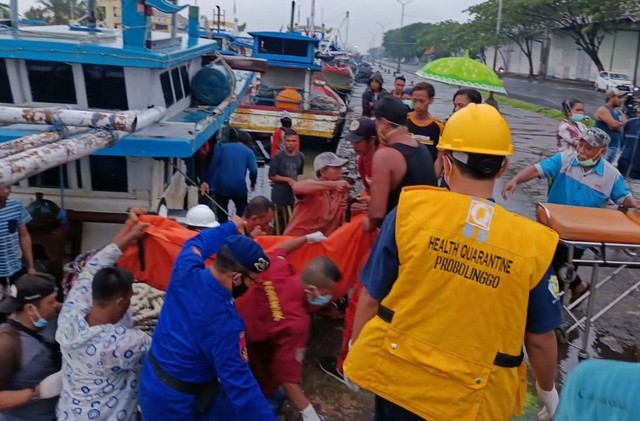Nelayan asal Pasuruan Ditemukan Tewas Mengapung di Laut Probolinggo (76726)