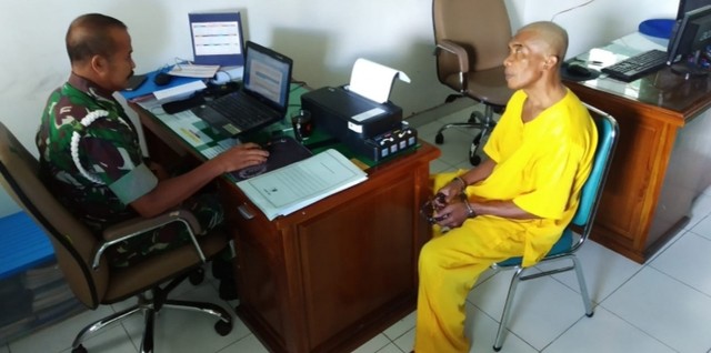Seorang oknum TNI berpangkat Serma MB, diduga menganiaya perempuan berinisial RR hingga babak belur di Kabupaten Gowa, Sulawesi Selatan. Foto: Dok. Istimewa