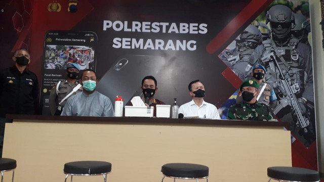 Jumpa pers penyebab kebakaran Relokasi Pasar Johar di Mapolrestabes Semarang. Foto: Dok istimewa