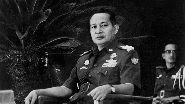 Jenderal Soeharto semasa berpangkat letkot turut terlibat dalam Serangan Umum 1 Maret. Foto: AFP