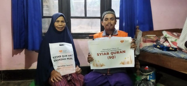Rumah Zakat Salurkan Paket Syiar Quran dan Sajadah Muka di Kopang Rembiga (14390)