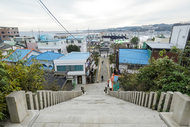 Kota Pohang di Korea Selatan yang jadi salah satu lokasi syuting Hometown Cha-Cha-Cha. Foto: Shutter Stock