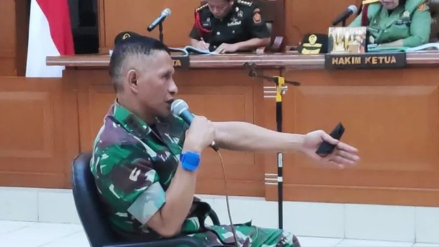 Perwira menengah TNI Kolonel Infanteri Priyanto saat memberikan keterangan di Pengadilan Militer Tinggi II Jakarta, Jakarta Timur, Kamis (7/4/2022). Foto: Tri Meilani Ameliya/Antara