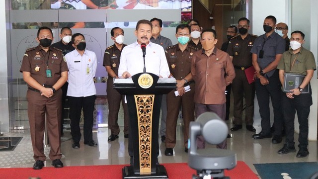Konferensi pers penetapan tersangka kasus ekspor minyak goreng oleh Kejagung, Selasa (19/4/2022). Foto: Kejagung