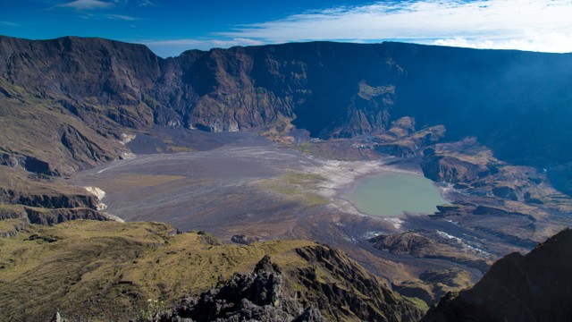 Ilustrasi Gunung Tambora. Foto: Deni_Sugandi/Shutterstock