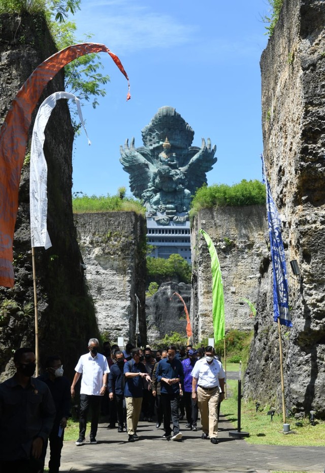 Presiden Joko Widodo tinjau GWK Cultural Park untuk persiapan G20 di Bali. Foto: Kris/Biro Pers Sekretariat Presiden