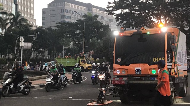 Massa Pendemo 11 April di Depan Monas Bubar Jalan (63683)