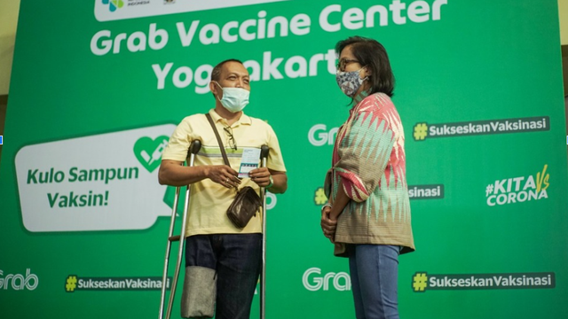 Neneng Goenadi saat menghadiri acara di Grab Vaccine Center Yogyakarta. Foto: Dok. Grab Indonesia