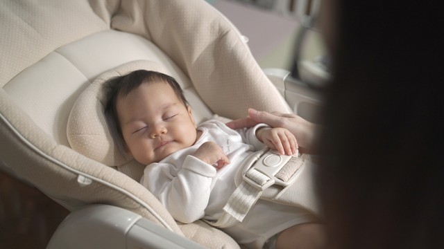Ilustrasi bayi di car seat. Foto: Purd77/Shutterstock