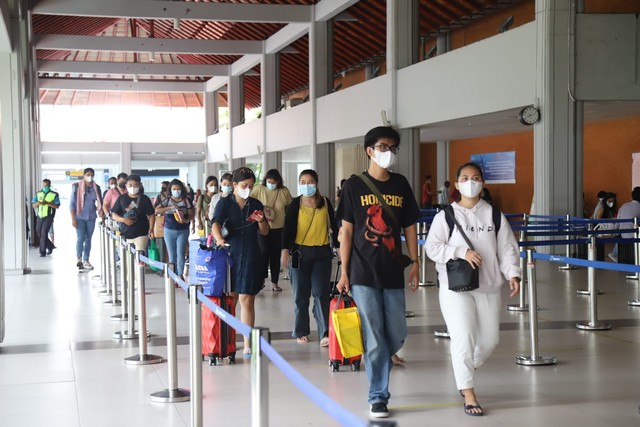 Kedatangan penumpang doestik di Bandara Ngurah Rai, Bali - IST