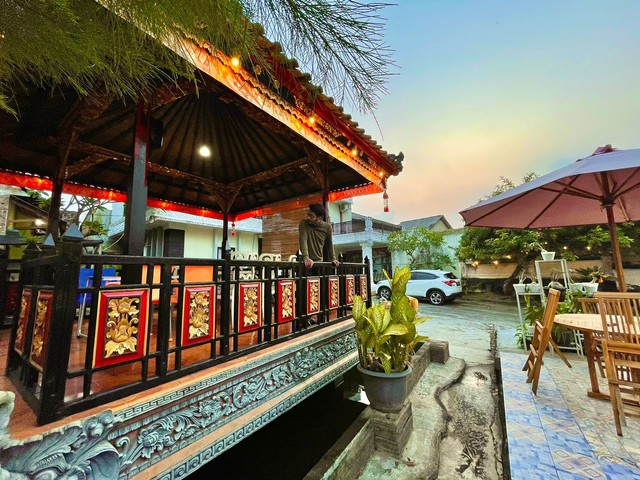 Suasana di City Kuliner, cafe & resto bernuansa Bali di Bandar Lampung, Kamis (14/4/2022) | Foto: Roza Hariqo/Lampung Geh