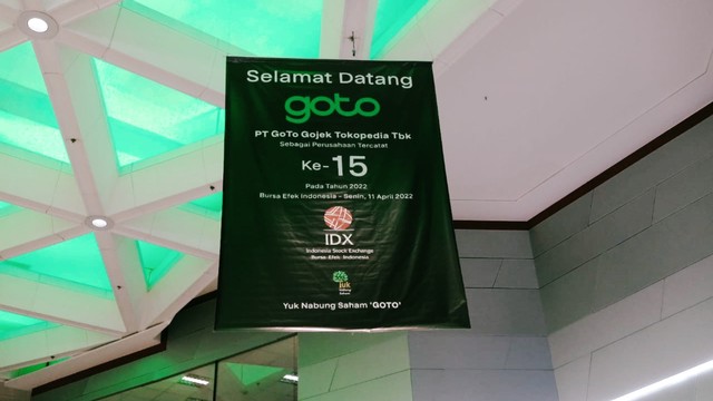 GoTo resmi menjadi perusahaan tercatat di Bursa Efek Indonesia, Senin (11/4). Foto: Dok. GoTo