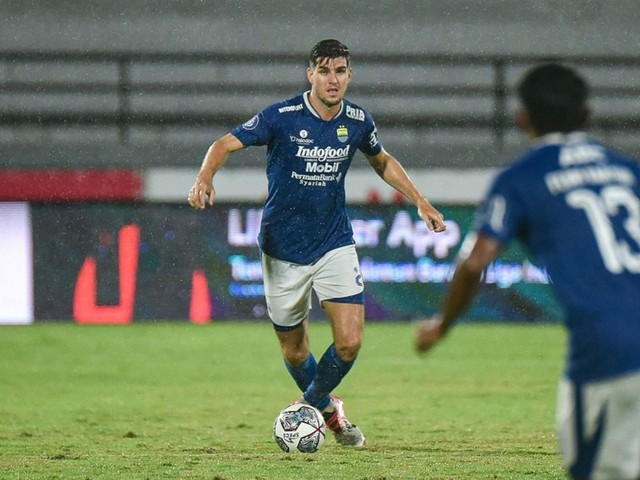 Pertandingan Persib melawan Persela di Stadion Kapten I Wayan Dipta, Bali, Jumat (25/2/2022). Foto: Instagram/@persib