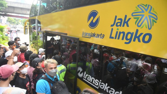 Akhir Pekan di Jakarta Aja, Moms? Yuk, Berkeliling Pakai Bus Wisata Gratis (46649)