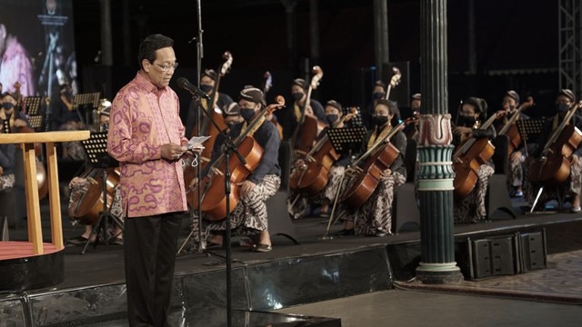 Sri Sultan Hamengku Buwono X saat membuka peluncuran Jogja Royal Orchestra di Keraton Yogyakarta, Juni tahun lalu. Foto: Kratonjogja.id