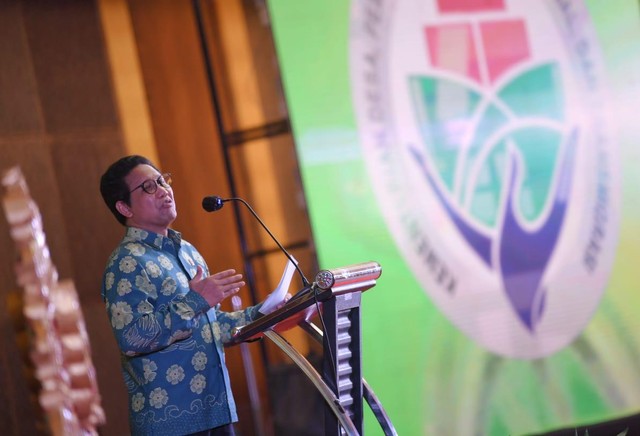 Menteri Desa, Pembangunan Daerah Tertinggal dan Transmigrasi Abdul Halim Iskandar memberikan arahan pada kegiatan rapat Koordinasi Pembangunan dan Pemberdayaan Masyarakat Desa dan Perdesaan, Senin (28/03). Foto: Mugi / Kemendes PDTT