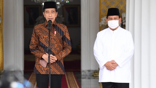 Menhan Prabowo bersilaturahmi dengan Presiden Jokowi di Gedung Agung atau Istana Negara Yogyakarta, Senin (2/5/2022). Foto: Biro Pers Sekretariat Presiden