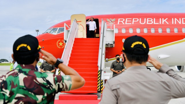 Presiden Joko Widodo kunjungan kerja ke Sulawesi Tengah, Kamis (24/2). Foto: Laily Rachev/Biro Pers Sekretariat Presiden