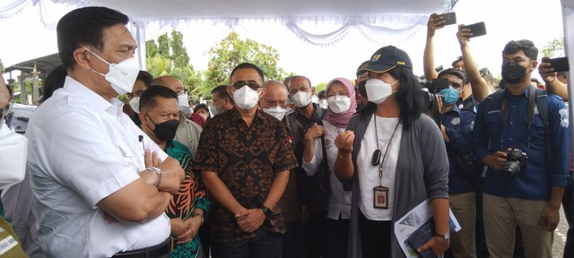 Menteri Luhut Pandjaitan saat meninnjau TPST di Denpasar, Bali - KAD