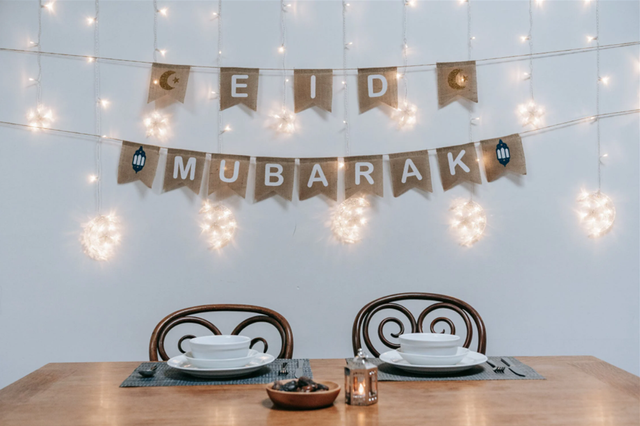Ilustrasi mengucapkan minal aizin wal faizin saat lebaran. Foto: pexels.com/timur-weber/