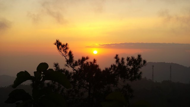 Sunset Puncak Gunung Gajah, Desa Pandanrejo. Foto: Dok. Desa Wisata Pandanrejo