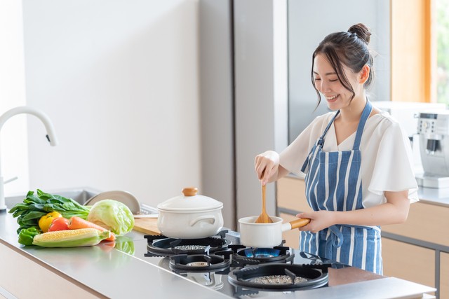 Ilustrasi belajar memasak untuk pemula. Foto: takayuki/Shutterstock